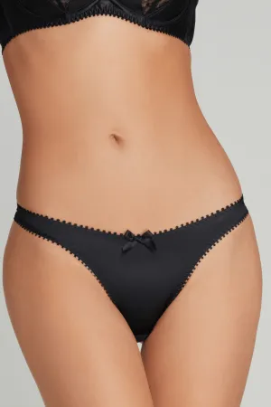 Ryan Thong, Size 6 (UK 16)